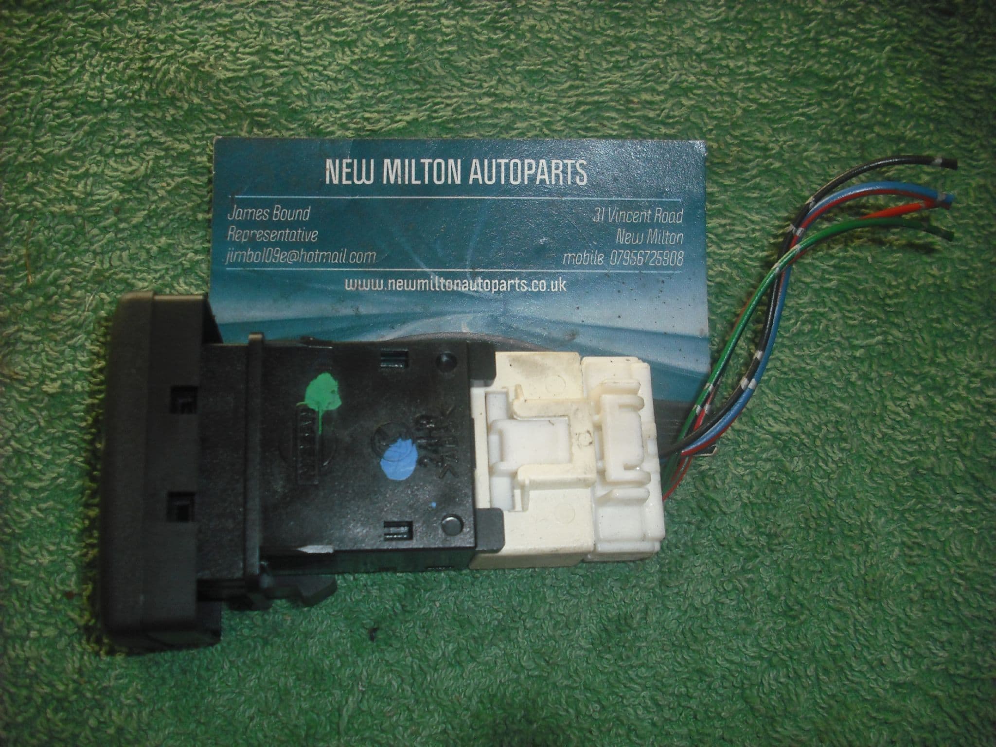 A GENUINE NISSAN PRIMERA P11 HEATED REAR WINDOW DEMISTER SWITCH