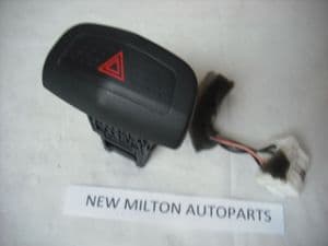 A GENUINE NISSAN PRIMERA P12 HAZARD WARNING LIGHT SWITCH NILES 06016