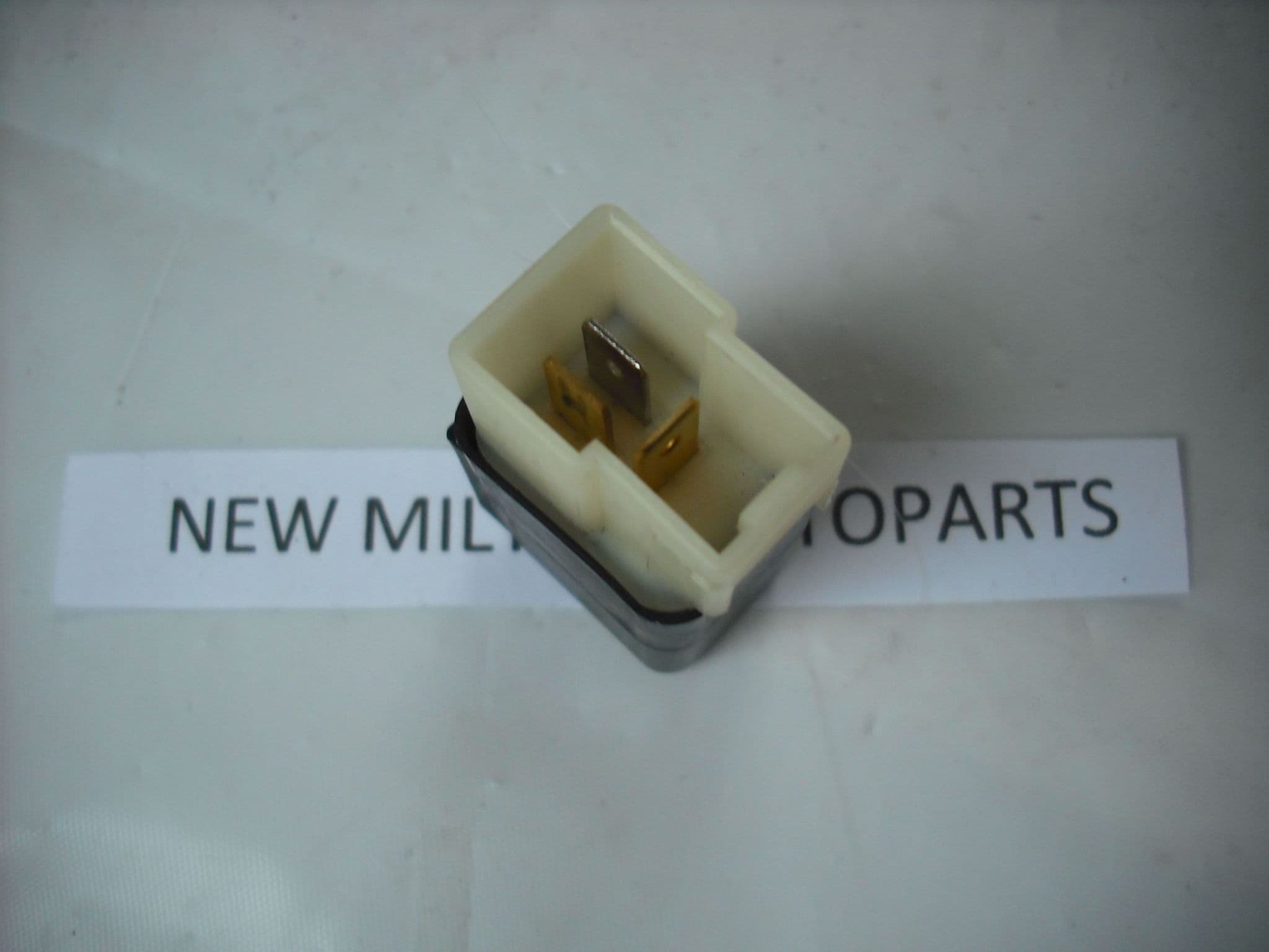 Relé Nissan Tino Almera Primera