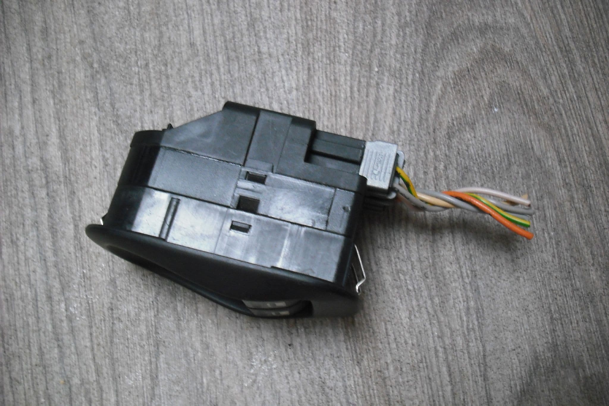 A GENUINE PEUGEOT 206 FRONT DOOR AUTO ELECTRIC WINDOW SWITCH PACK