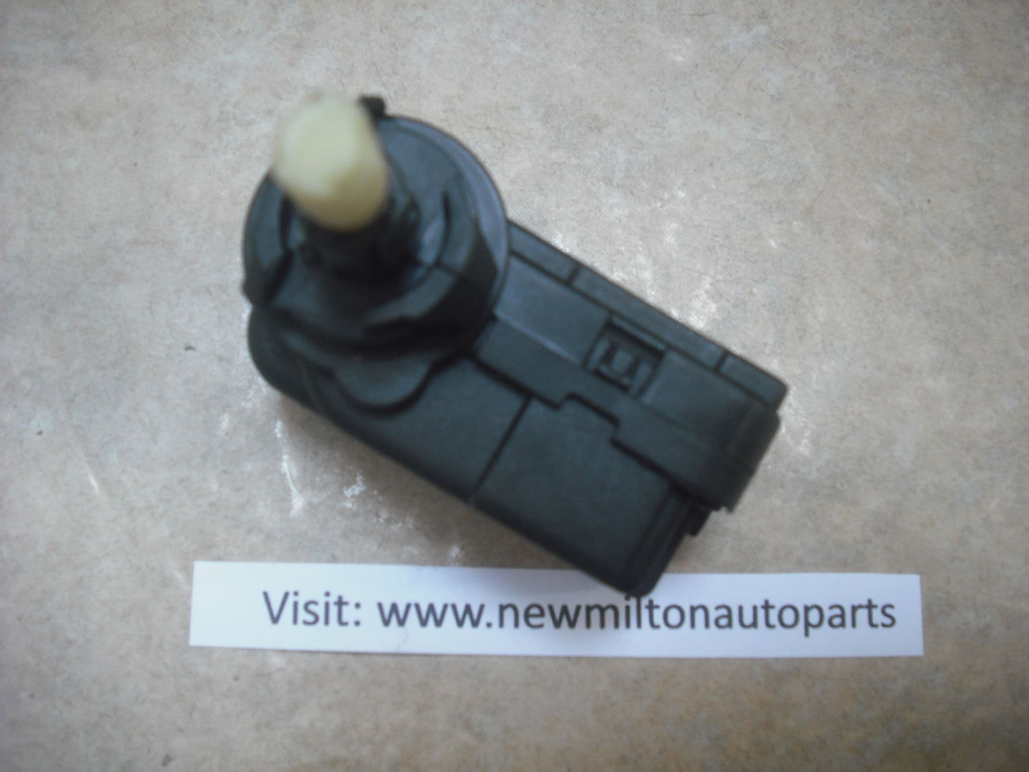 A GENUINE PEUGEOT 307 20012004 HEADLIGHT HEADLAMP HEIGHT LEVEL