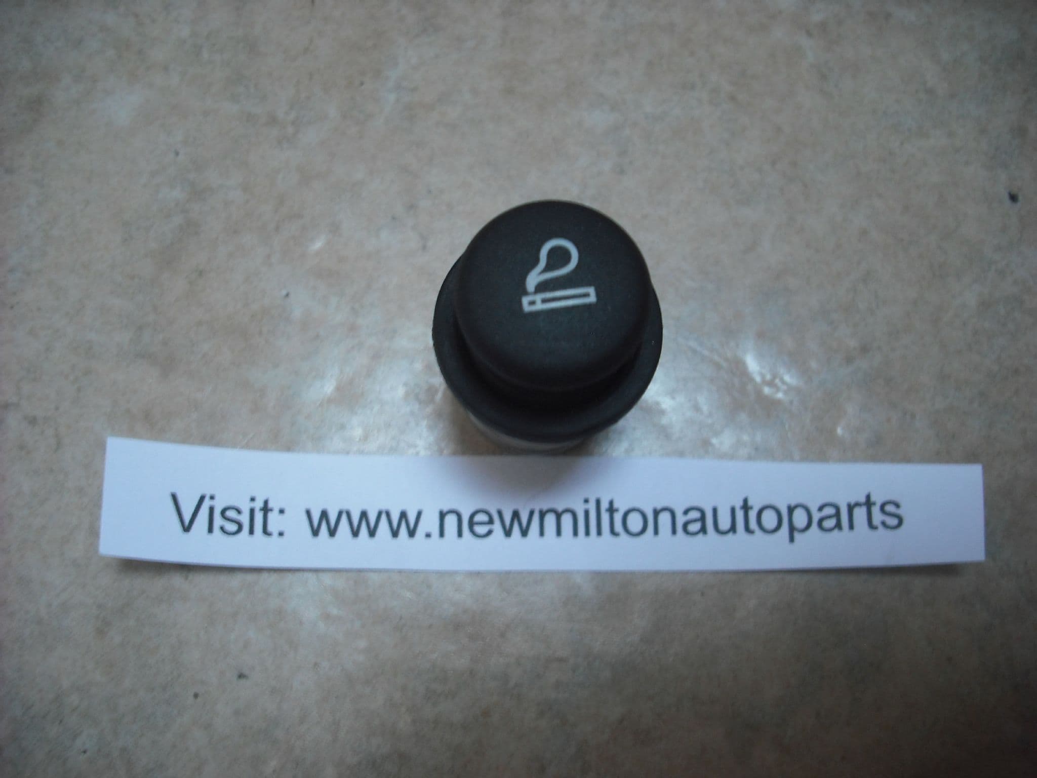 A GENUINE RENAULT CLIO MK2 2001-2005 CIGARETTE LIGHTER INSERT BLACK