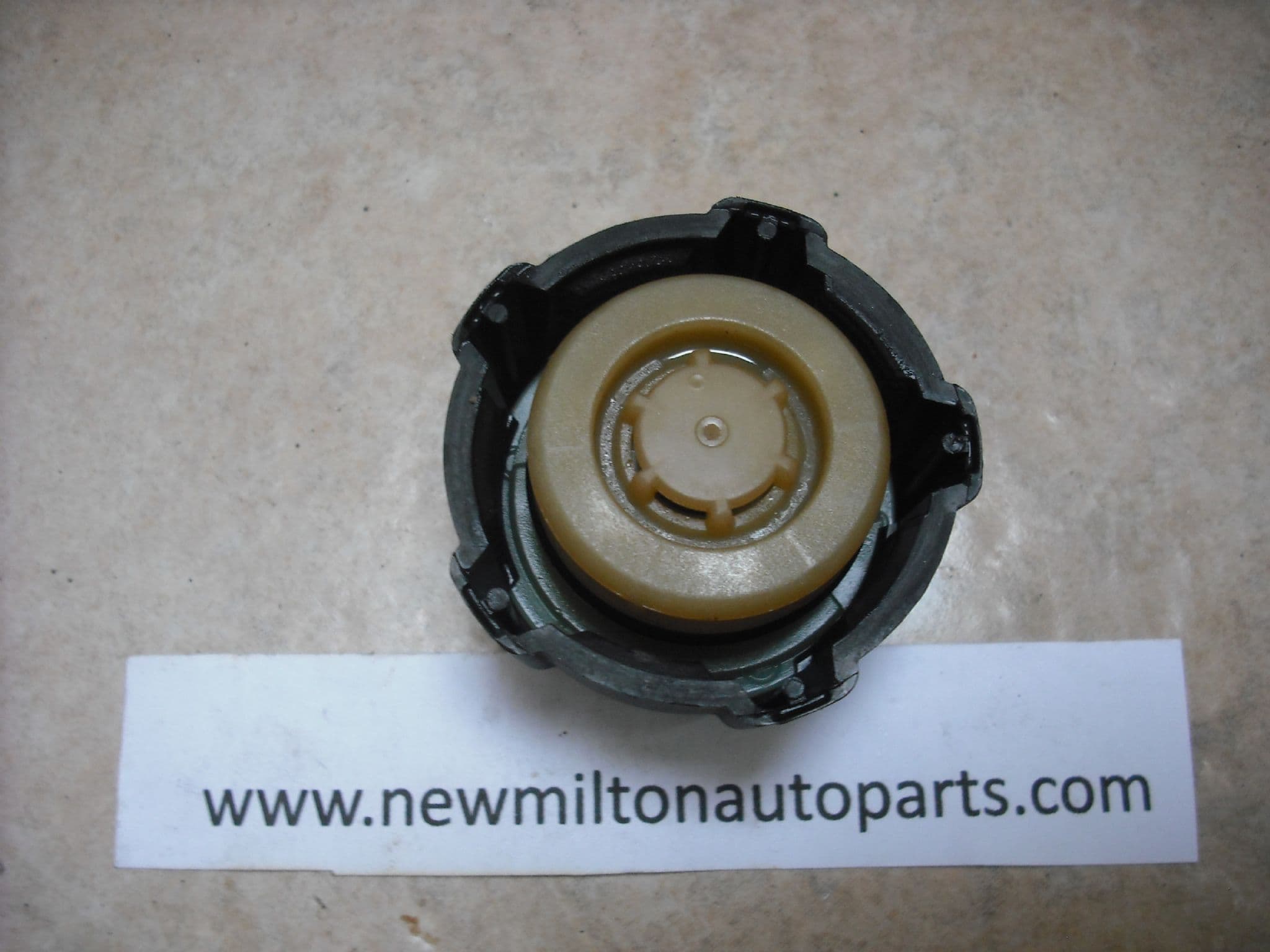 A-Premium Coolant Expansion Tank w/ Cap for Vauxhall Vivaro Nissan