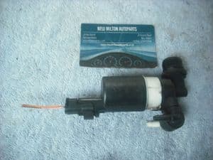 A GENUINE RENAULT MEGANE 3 2008-2013 FRONT AND REAR WINDOW WINDSCREEN WASHER PUMP 2 PORT