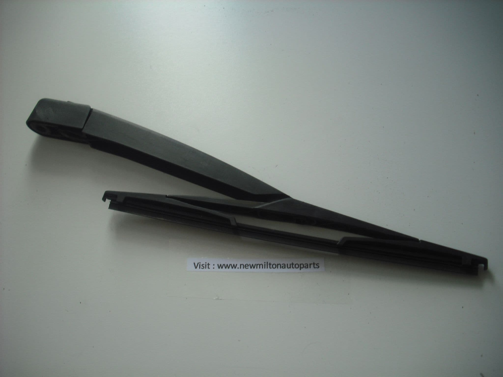 A GENUINE SAAB 93 ESTATE REAR WINDOW WIPER ARM AND BLADE