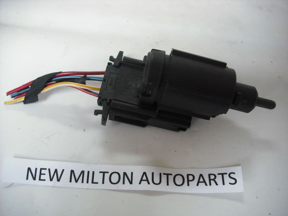 A GENUINE SEAT LEON BRAKE PEDAL REAR LIGHT SWITCH SENSOR 1J0 945 511C