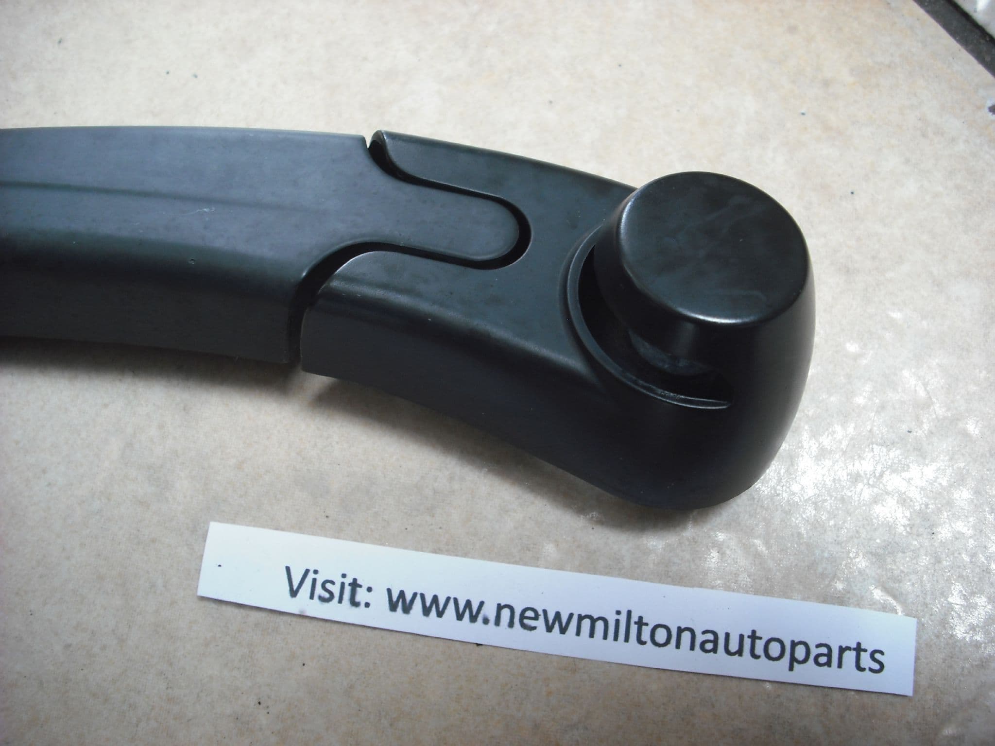 A GENUINE SEAT LEON MK2 REAR WINDOW WIPER ARM AND BLADE