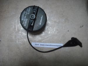 A GENUINE SUBARU IMPREZA FORESTER SCREW ON PETROL FUEL CAP