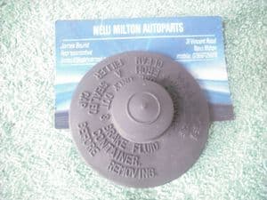 A GENUINE TOYOTA AVENSIS MK1 BRAKE FLUID MASTER CYLINDER RUBBER CAP 6CM