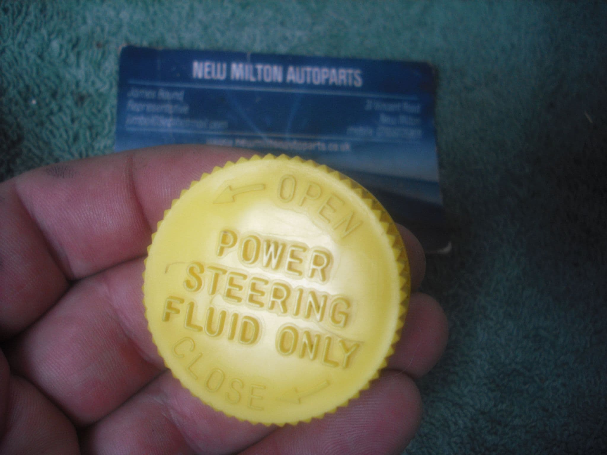 A GENUINE TOYOTA COROLLA POWER STEERING FLUID FILLER CAP