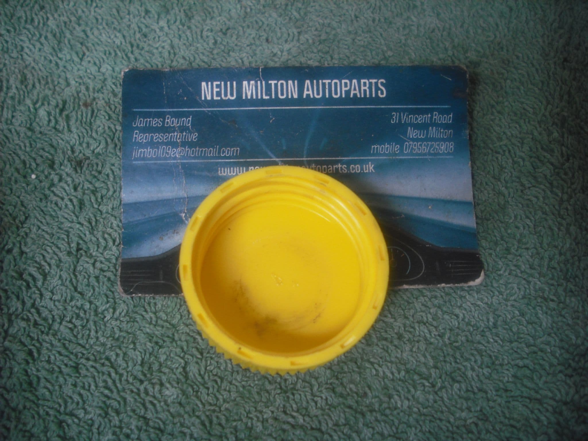 A GENUINE TOYOTA COROLLA POWER STEERING FLUID FILLER CAP