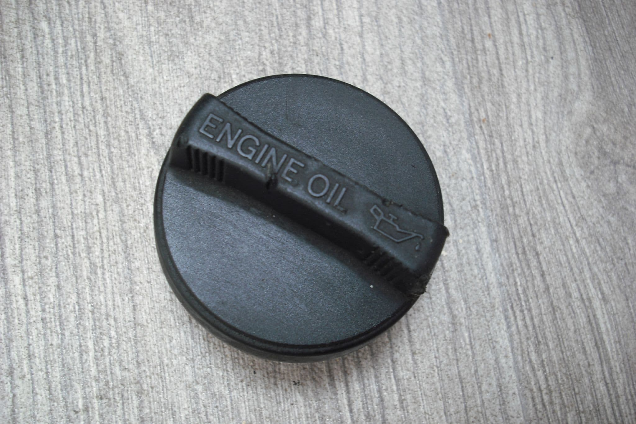 26510-26610 Heat-resistant Cap Engine Oil Filler Cap – Fits 2006