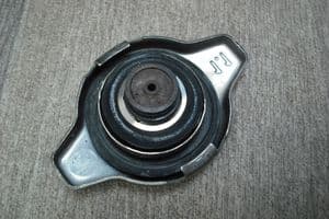A GENUINE TOYOTA RAV 4 RADIATOR WATER COOLANT CAP