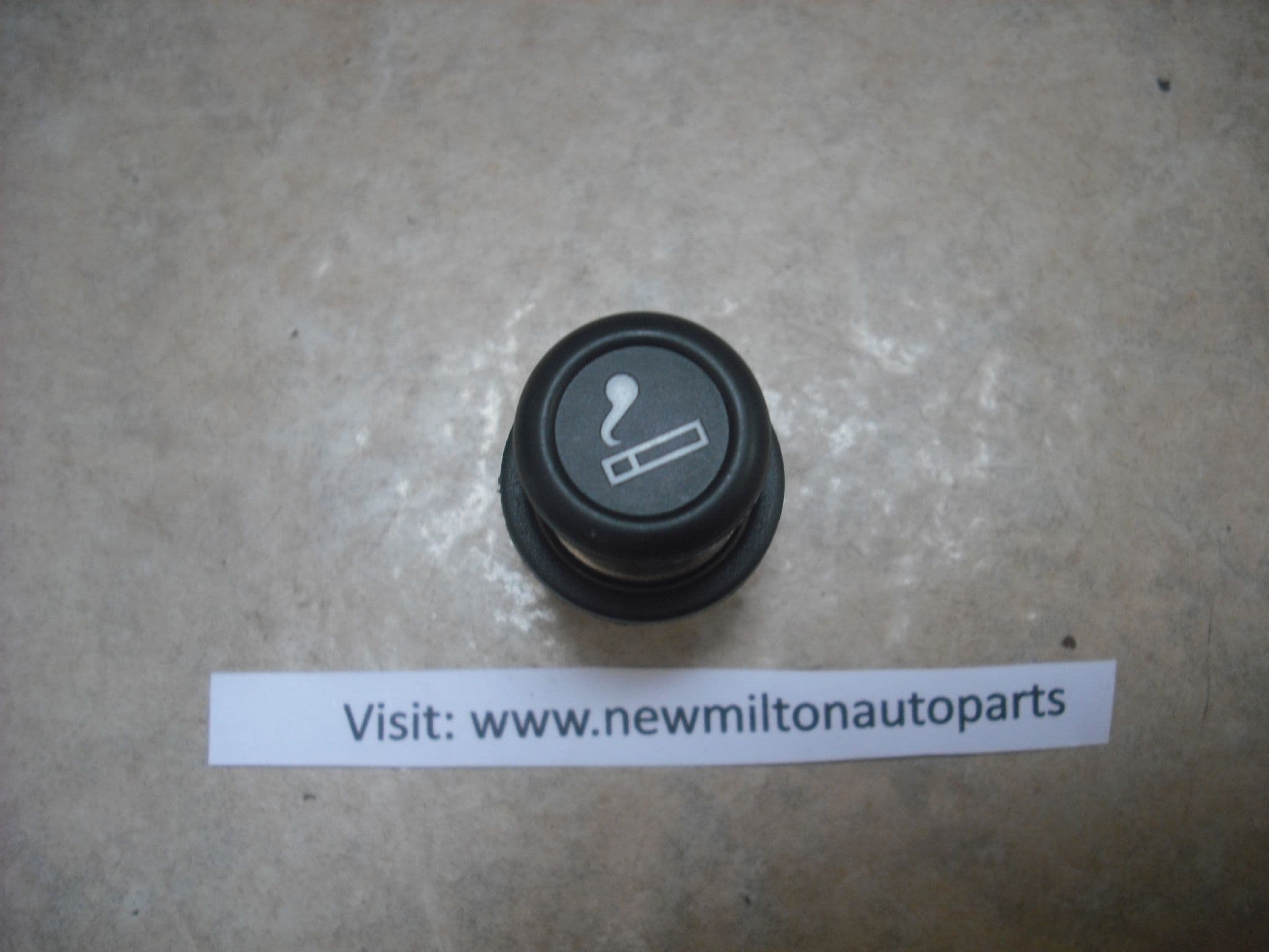 A GENUINE TOYOTA YARIS MK1 CIGARETTE LIGHTER INSERT