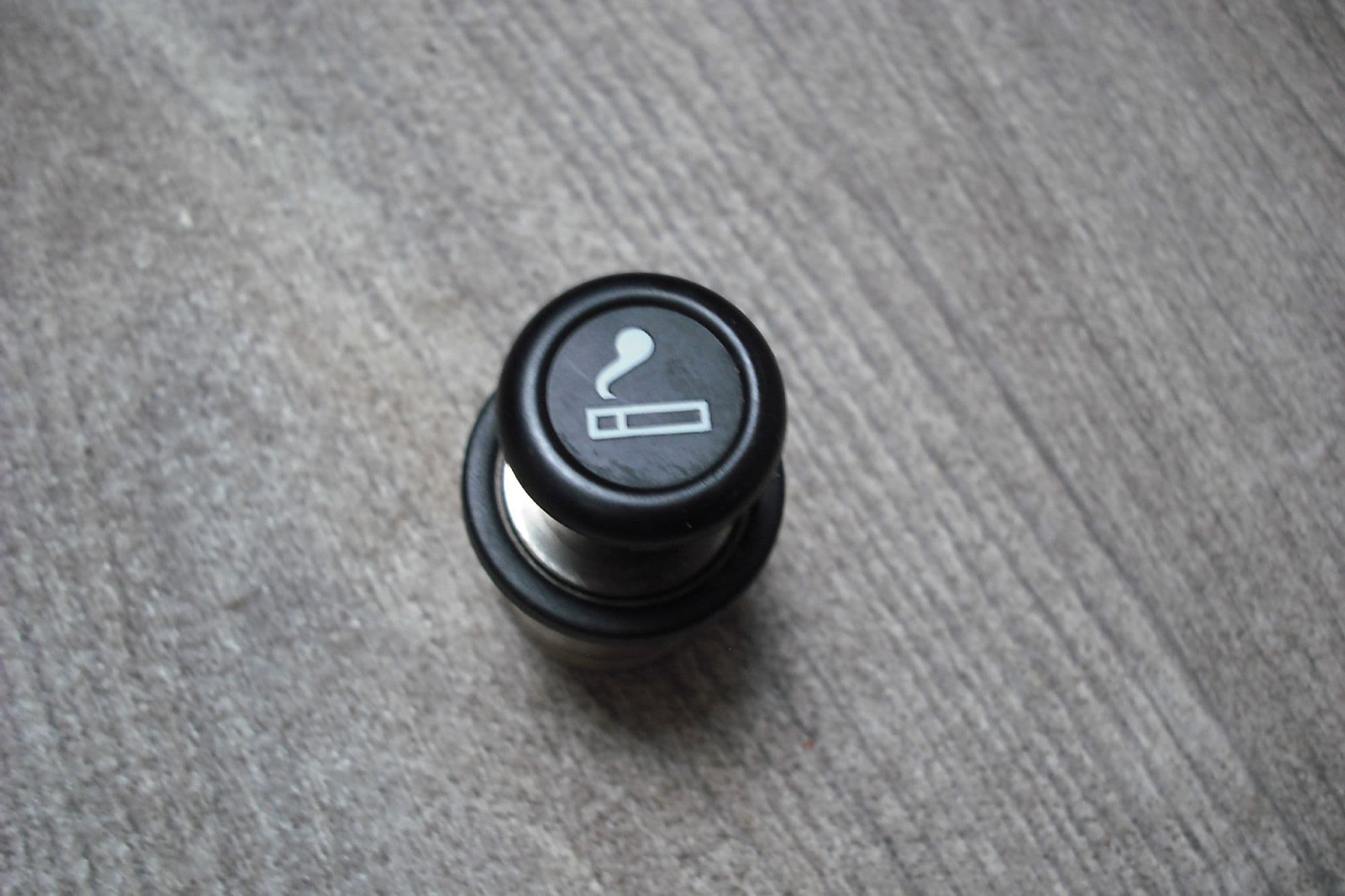 yaris cigarette lighter A GENUINE TOYOTA YARIS MK2 2006-2009 CIGARETTE LIGHTER INSERT