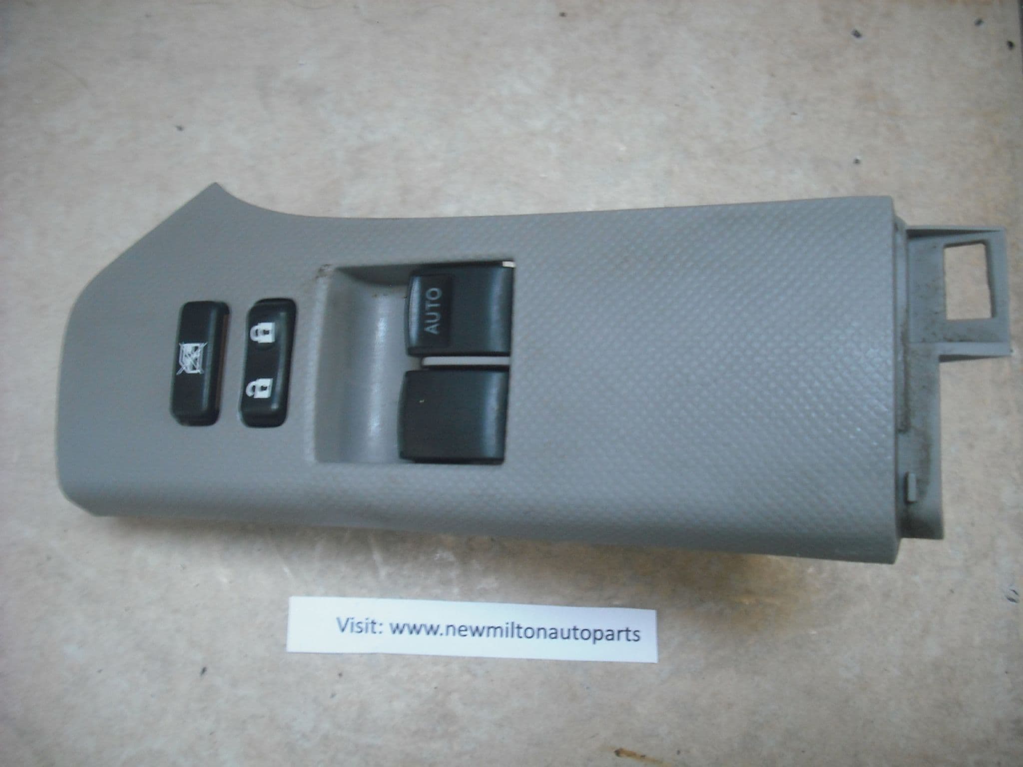 A GENUINE TOYOTA YARIS MK2 2006-2009 UK RHD DRIVERS DOOR ELECTRIC