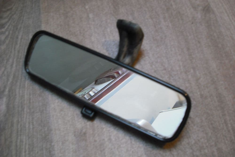 A GENUINE TOYOTA YARIS MK2 INTERIOR REAR VIEW MIRROR a-genuine-toyota-yaris-mk2-interior-rear-view-mirror