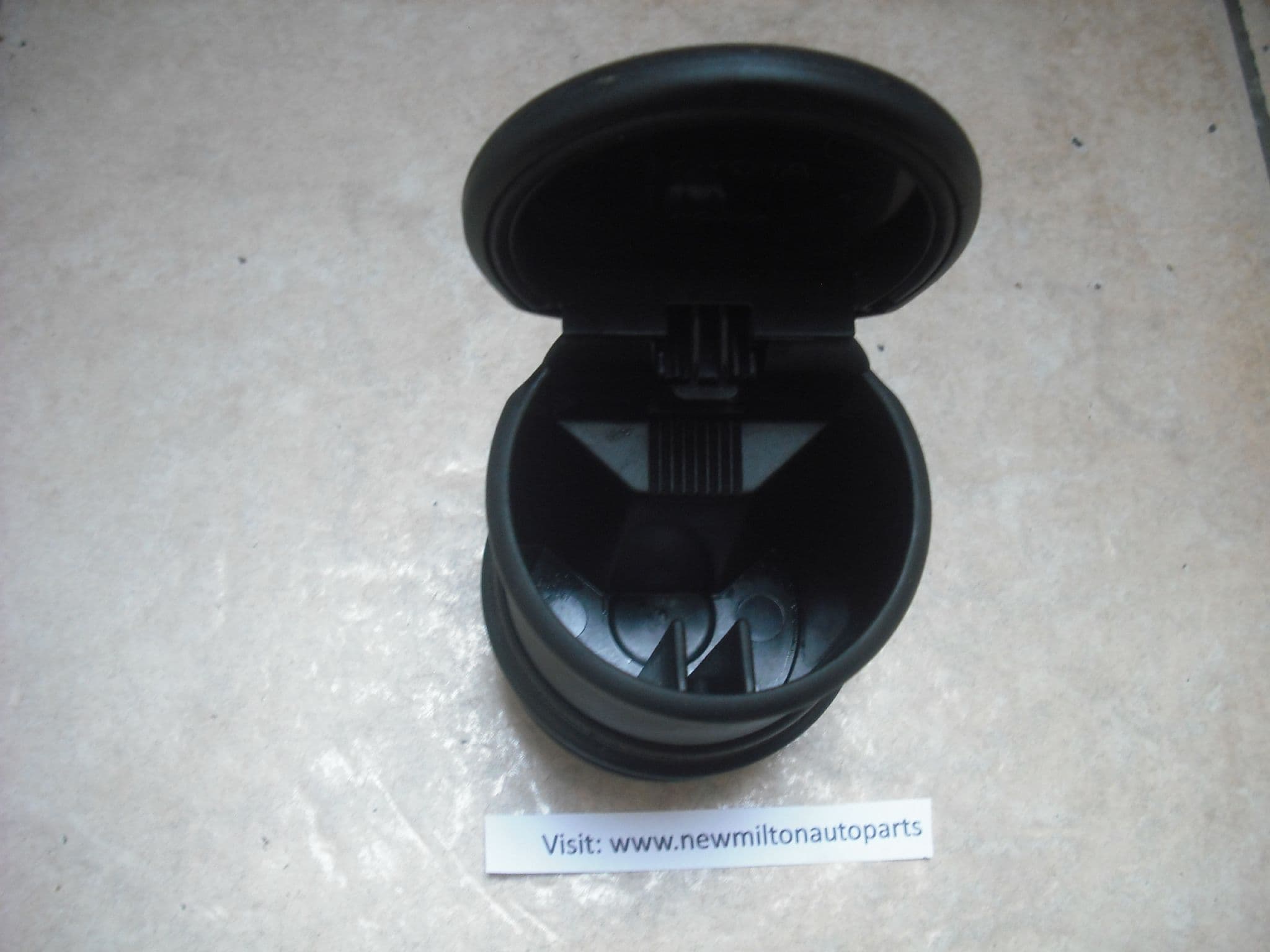 A GENUINE TOYOTA YARIS MK2 REMOVABLE CUP ASHTRAY OR COIN HOLDER