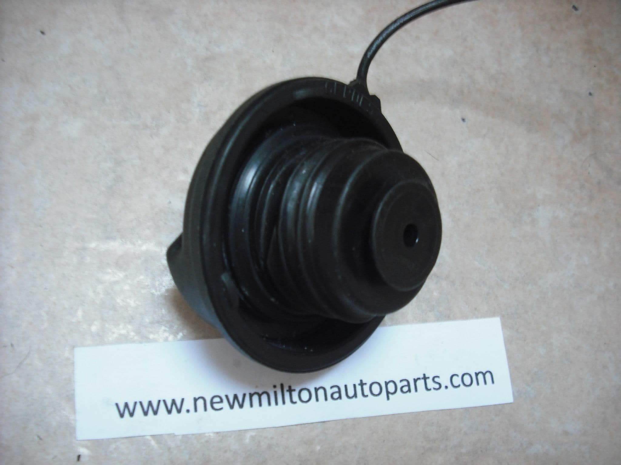 A GENUINE VAUXHALL ASTRA H MK5 20042008 DIESEL FUEL FILLER CAP