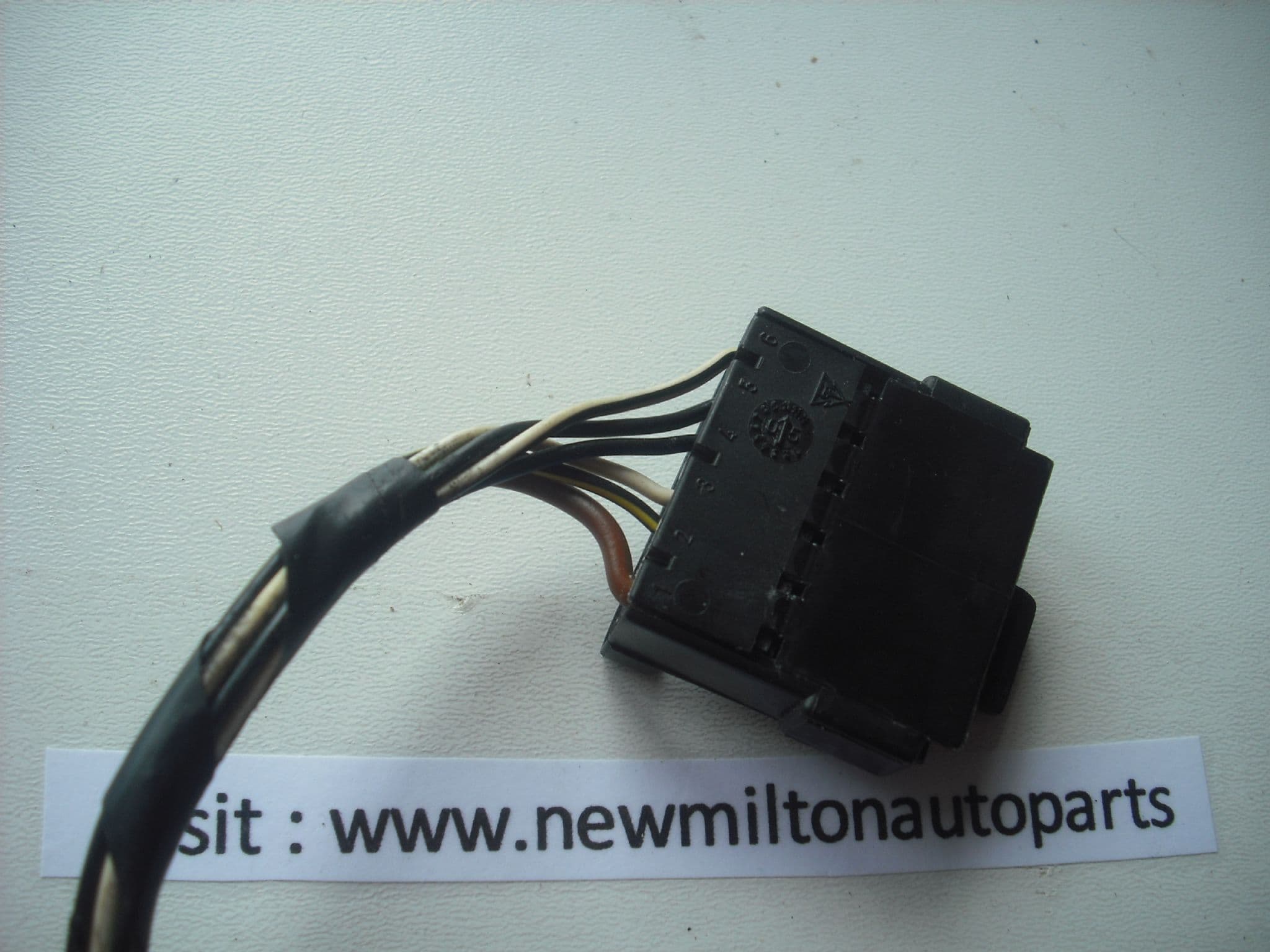 A GENUINE VAUXHALL ASTRA H REAR LIGHT WIRING PLUG PIGTAIL
