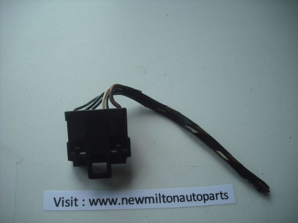 A GENUINE VAUXHALL ASTRA H REAR LIGHT WIRING PLUG PIGTAIL