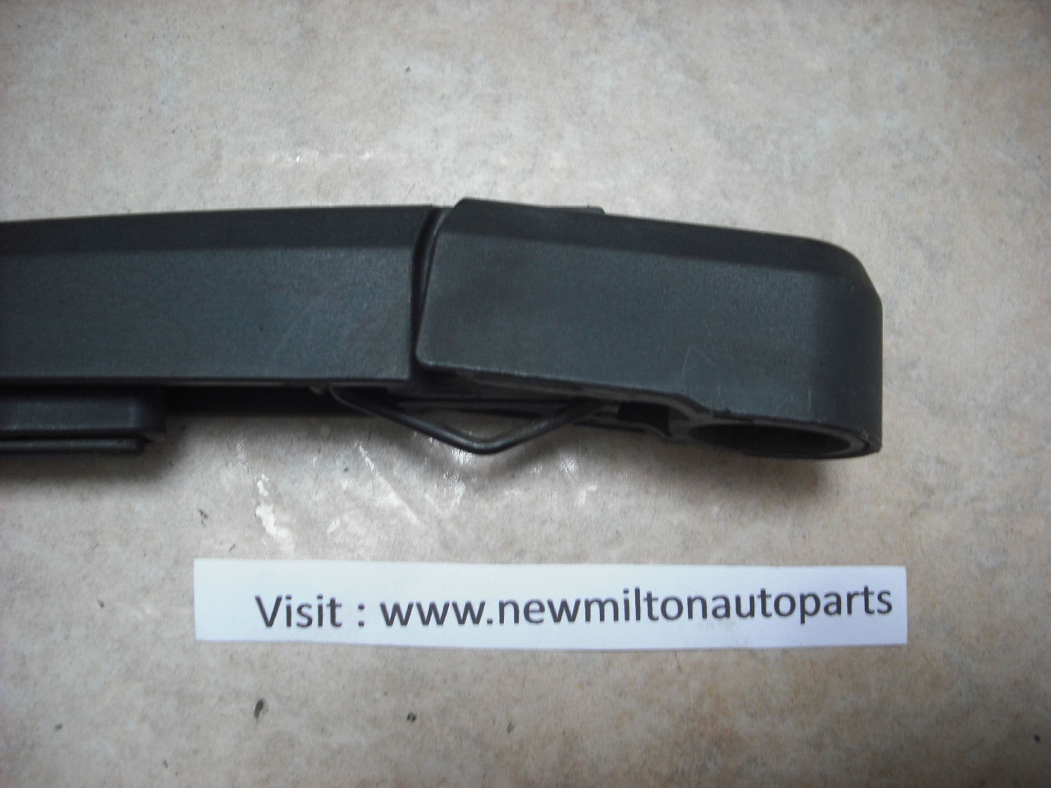 A GENUINE VAUXHALL ASTRA MK6 J HATCHBACK REAR WINDOW WIPER ARM AND BLADE