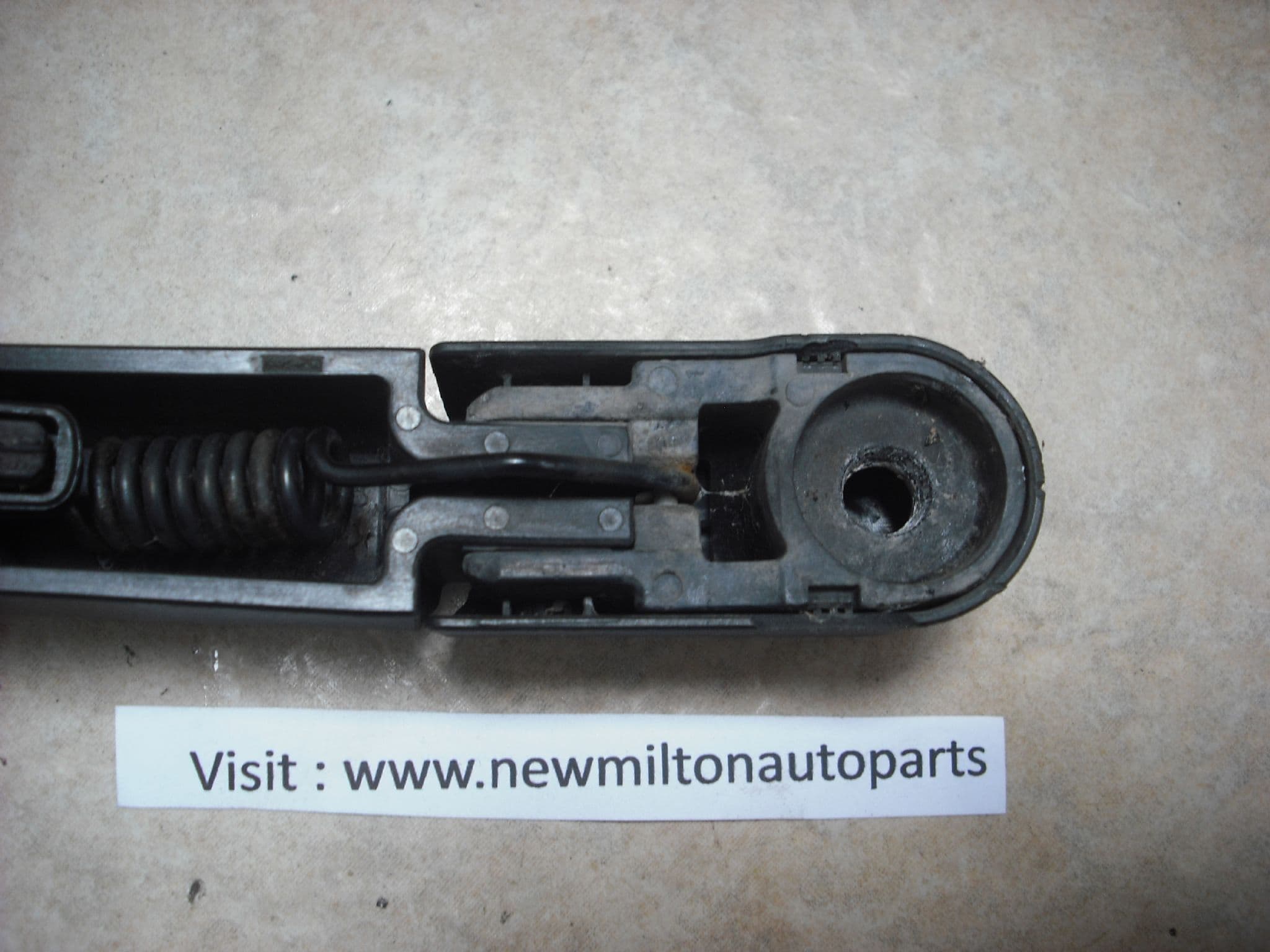 A GENUINE VAUXHALL ASTRA MK6 J HATCHBACK REAR WINDOW WIPER ARM AND BLADE