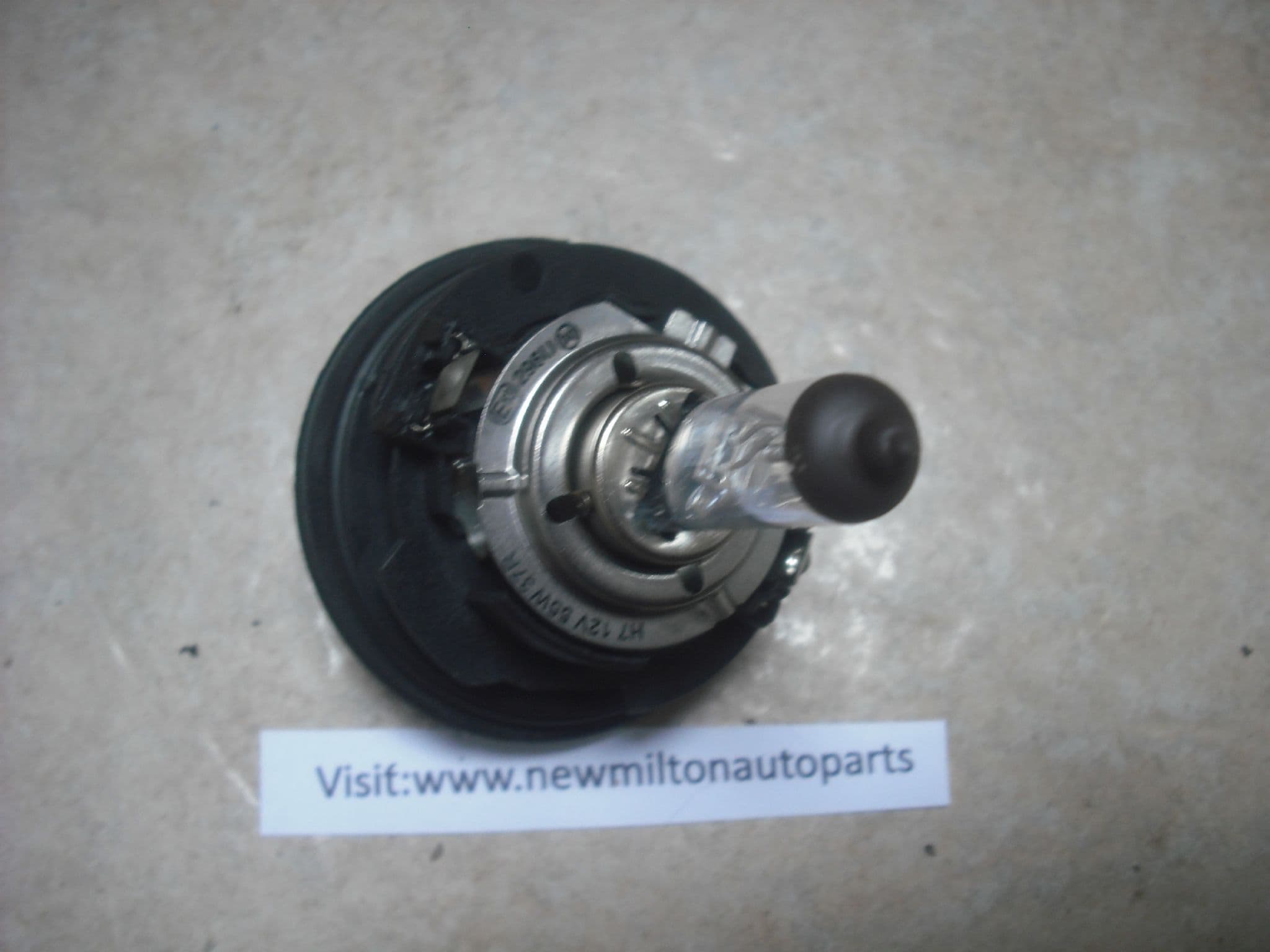 A GENUINE VAUXHALL CORSA C 20002003 HEADLIGHT HEADLAMP BULB HOLDER