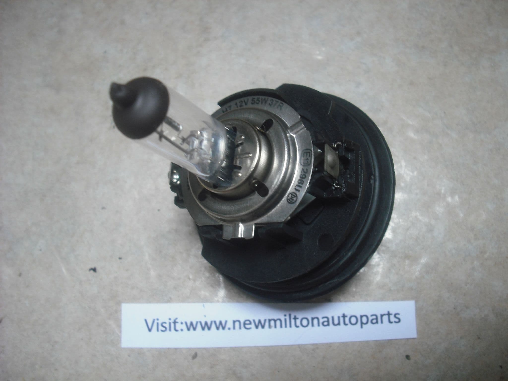 A GENUINE VAUXHALL CORSA C 20002003 HEADLIGHT HEADLAMP BULB HOLDER