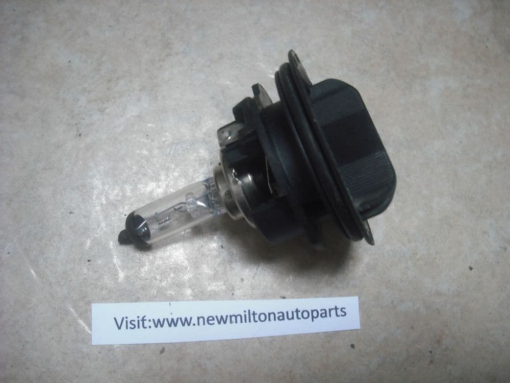 A GENUINE VAUXHALL CORSA C 20002003 HEADLIGHT HEADLAMP BULB HOLDER