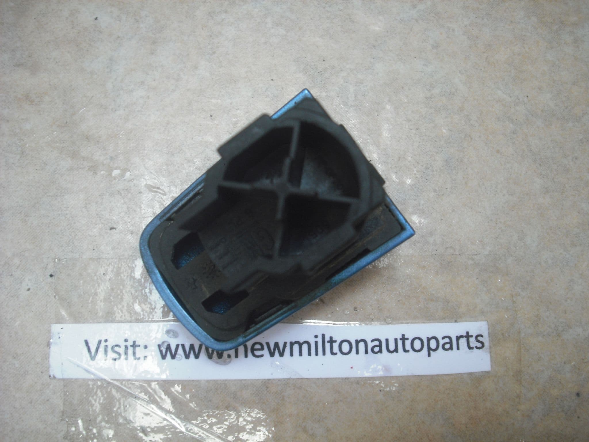 A GENUINE VAUXHALL CORSA E 2014-2019 FRONT OR REAR DOOR HANDLE BUTTON ...