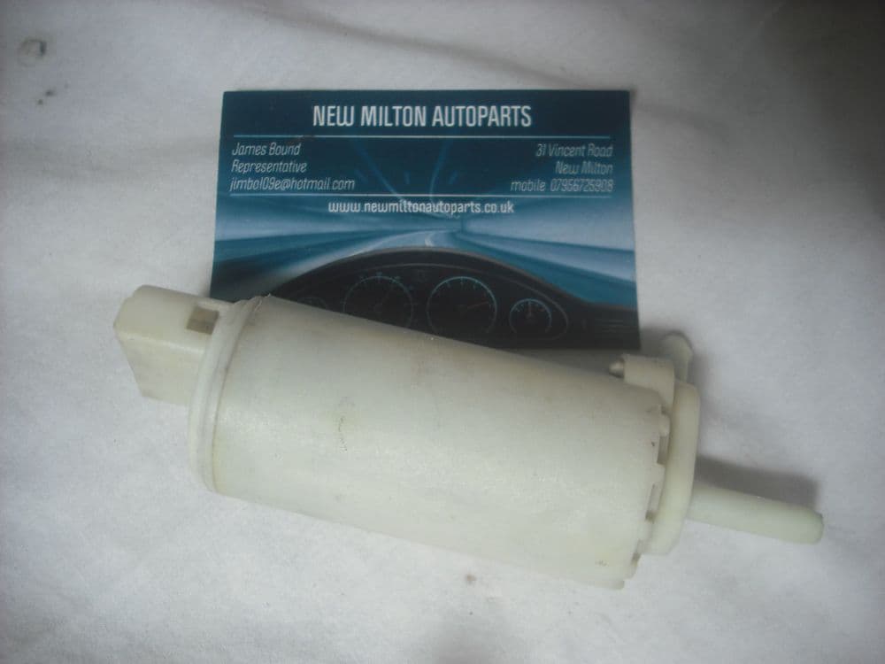 A GENUINE VOLVO 740 760 940 960 ESTATE REAR BACK WINDOW WASHER PUMP
