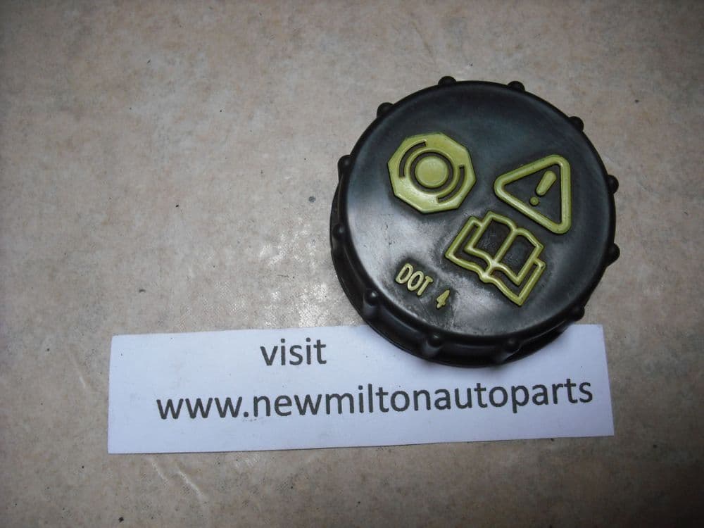 A GENUINE VOLVO C70 BRAKE FLUID MASTER CYLINDER FLUID FILLER CAP