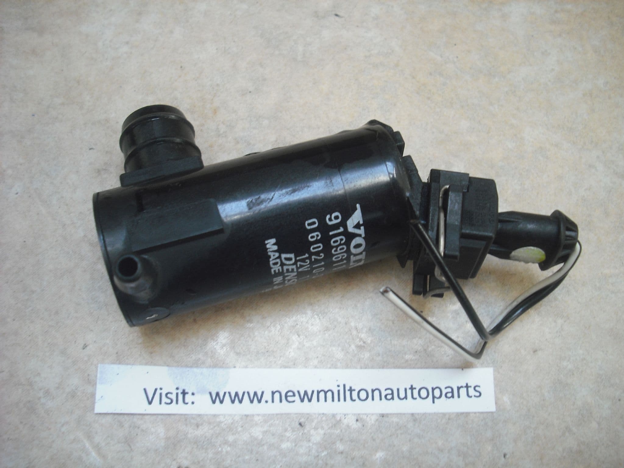 A GENUINE VOLVO S60 S80 V70 XC70 WINDOW WINDSCREEN WASHER MOTOR PUMP ...