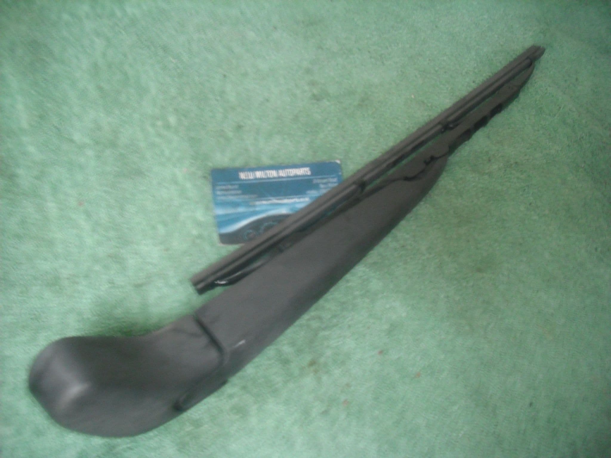 A GENUINE VOLVO V50 2005-2012 REAR BACK WINDOW WIPER ARM AND BLADE