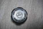 A GENUINE VOLVO XC60 XC70 XC90  S40 S60 V50 POWER STEERING FLUID RESERVOIR FILLER CAP