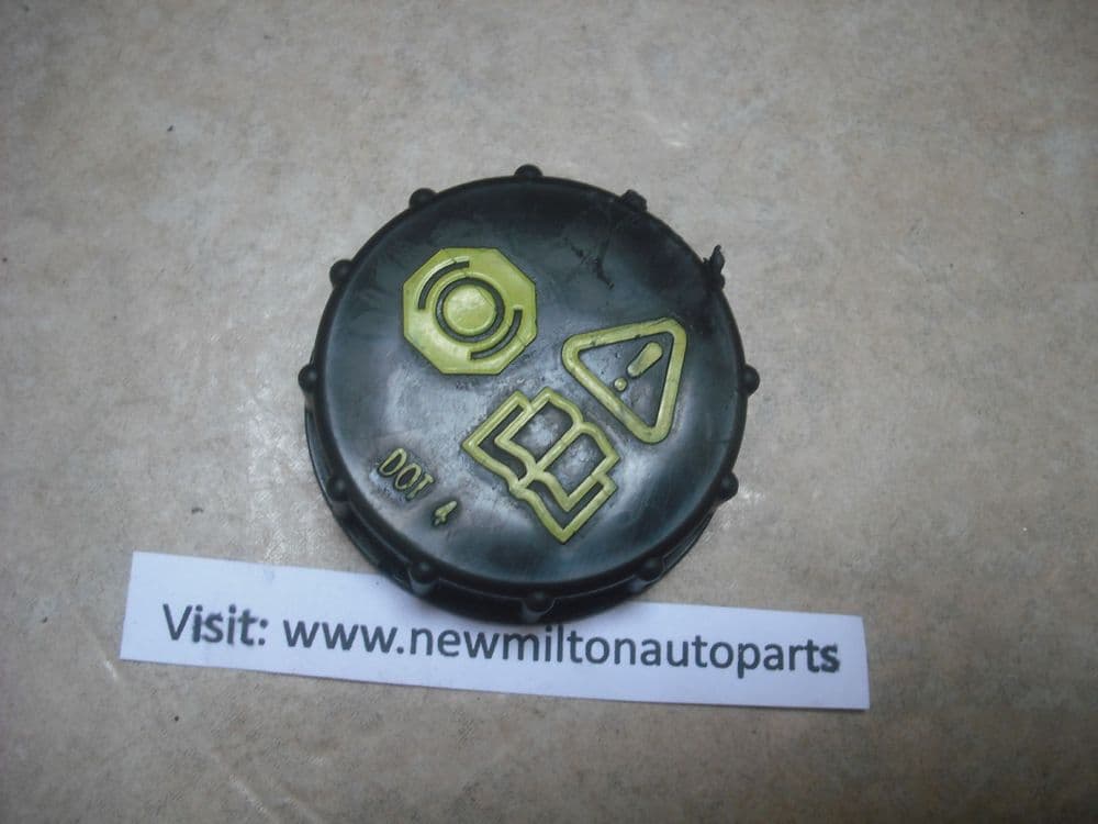 A GENUINE VOLVO XC90 BRAKE FLUID MASTER CYLINDER FILLER CAP