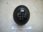 A GENUINE VW VOLKSWAGEN CADDY 1996-2000  5 SPEED GEAR KNOB