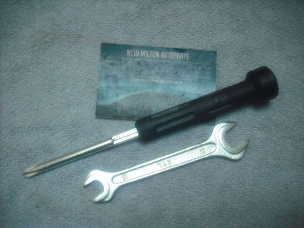 A GENUINE VW VOLKSWAGEN PASSAT B5 B5 5 SCREW DRIVER AND SPANNER FROM ...