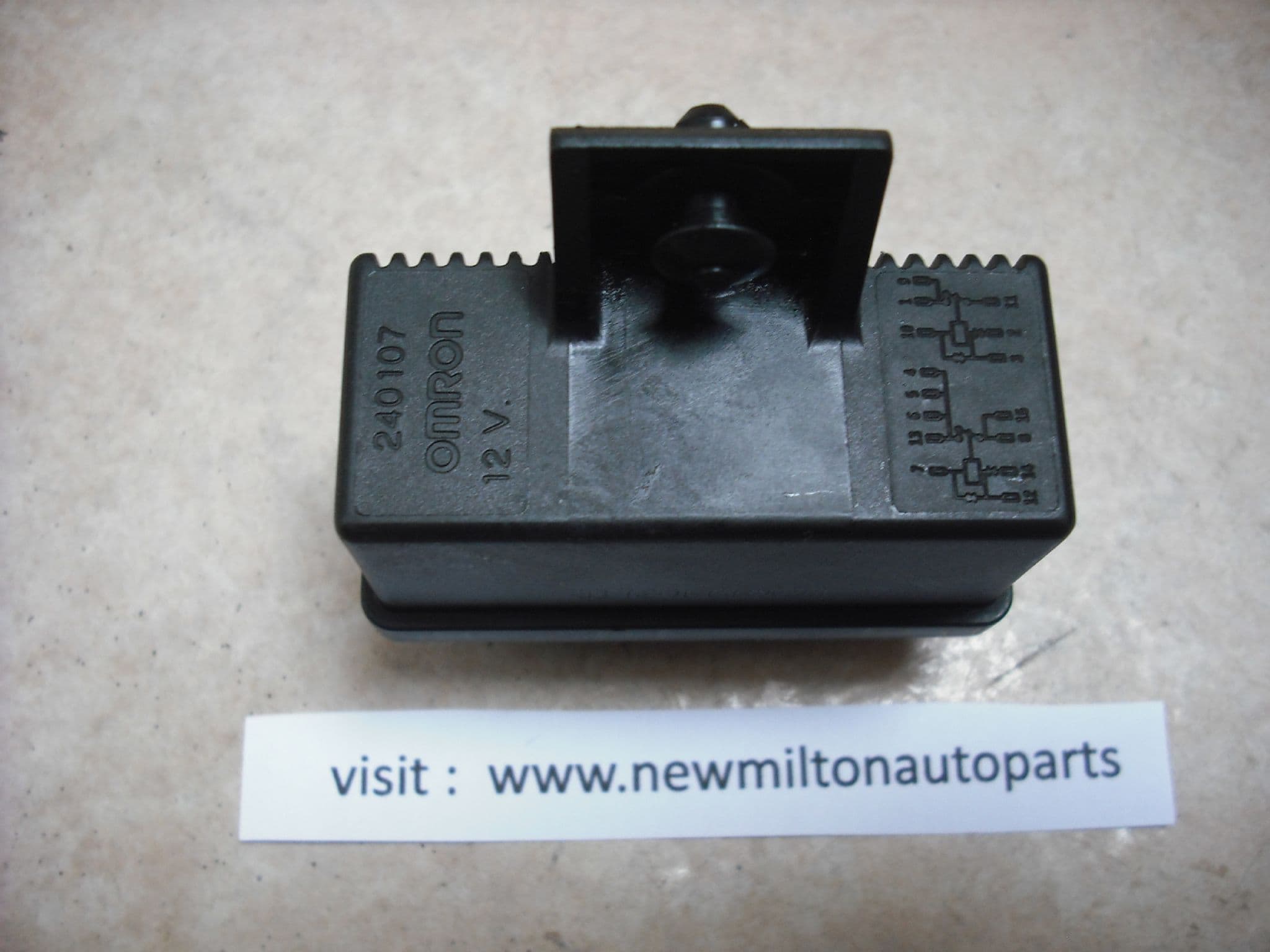 A PEUGEOT 207 FUEL PUMP RELAY CONTROL MODULE OMRON 240107