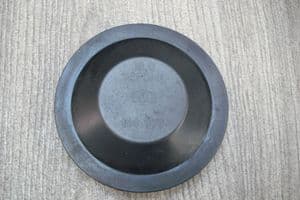 A VW VOLKSWAGEN GOLF MK5 &  PLUS RUBBER  HEADLIGHT HEADLAMP BULB COVER DUST CAP HELLA 153 873