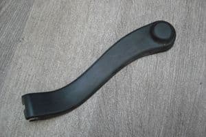 A204 832 03 41   MERCEDES W204 FRONT WINDSCREEN WIER ARM NUT COVER