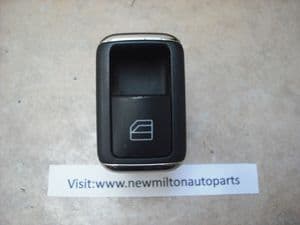 A204 870  0451  MERCEDES BENZ W204 C CLASS  ELECTRIC WINDOW SWITCH