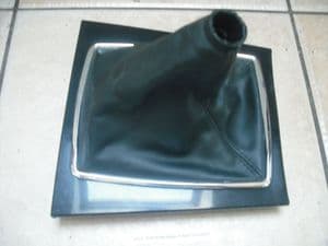A2046800039  MERCEDES W204 C CLASS GEAR SHIF SURROUND PANEL LEATHER GAITER