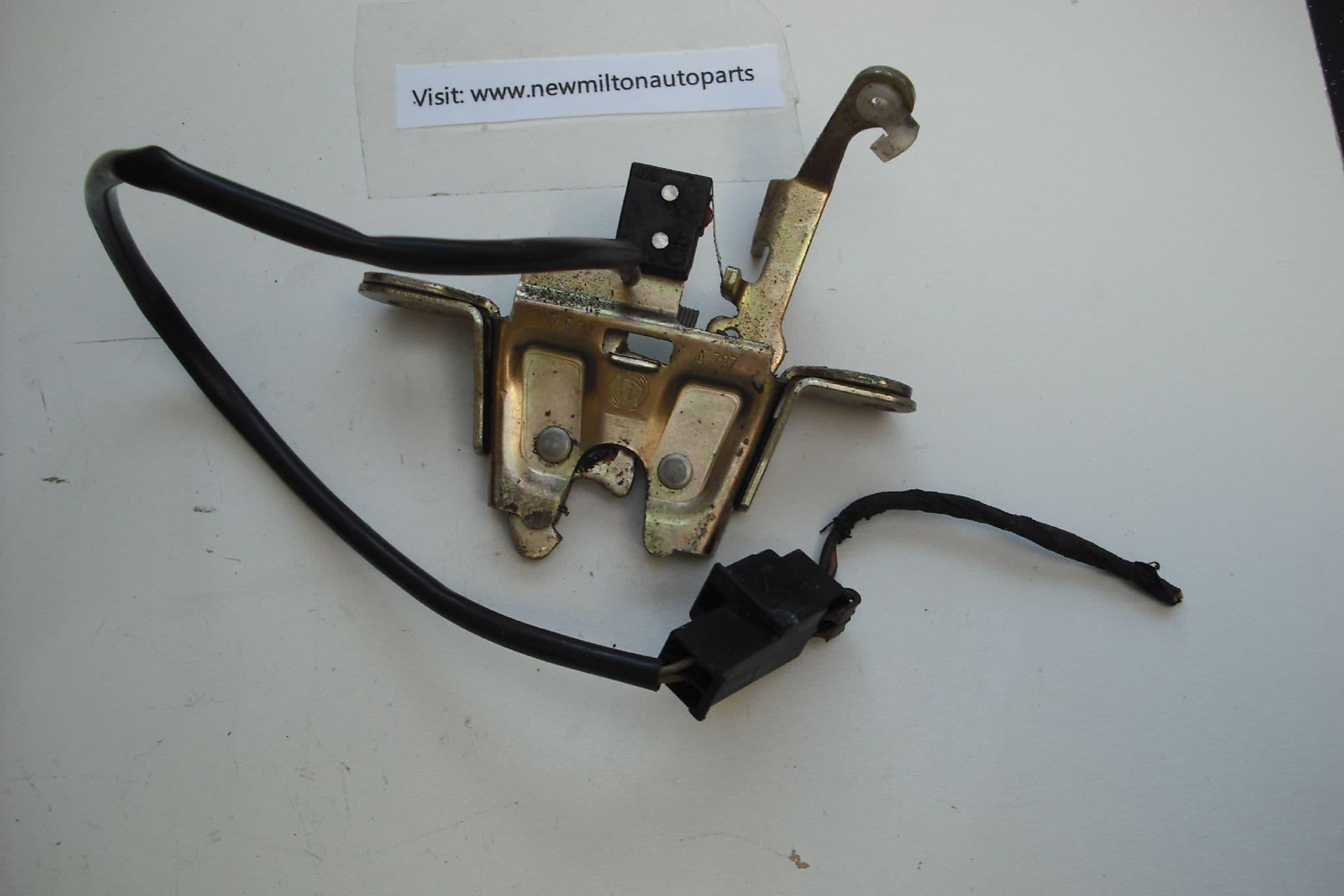 ALFA ROMEO 916 GTV CONVERTIBLE BOOT TRUNK CATCH