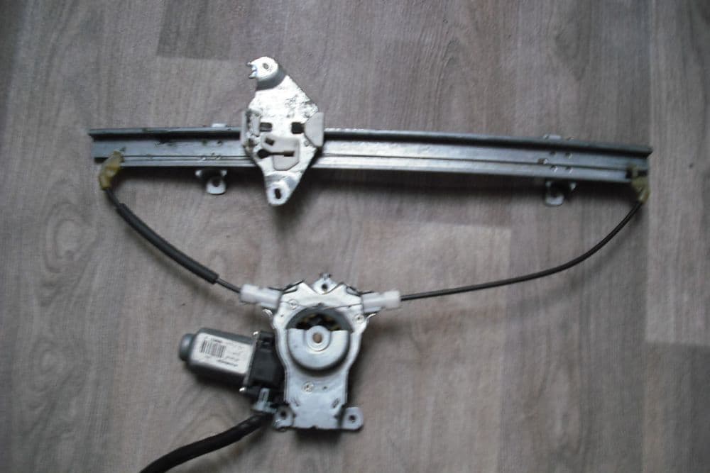 ARVIN MERITOR NISSAN NOTE FRONT DOOR WINDOW REGULATOR AND MOTOR LEFT SIDE