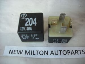 AUDI 80 A4  ORIGINAL AUDI/VW RELAYS   X 2     204    431951253 H