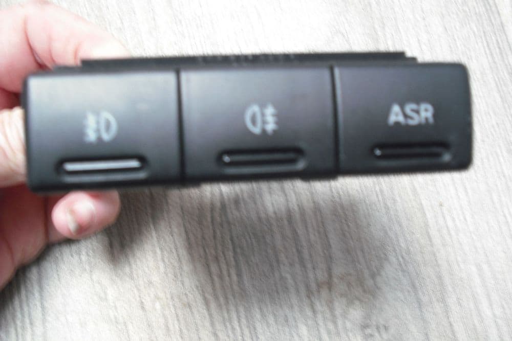 AUDI A4 B5 FRONT AND REAR FOG LIGHT AND ASR SWITCHES