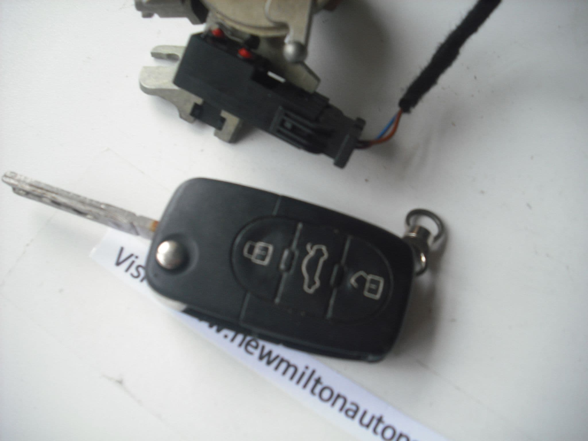 AUDI A4 B6 SALOON 2001-2004 BOOT LOCK AND KEY