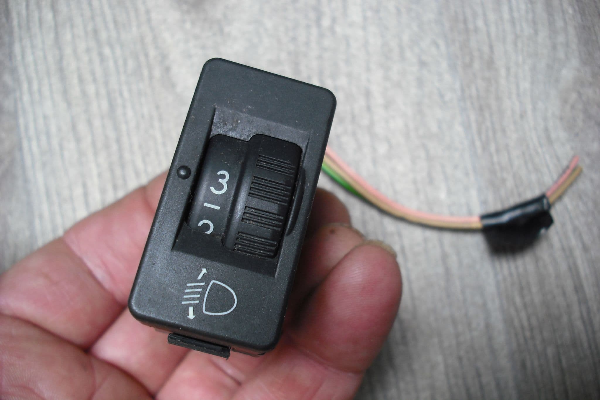 CITROEN C2 C3 C4 BERLINGO HEADLIGHT HEIGHT LEVEL ADJUSTMENT SWITCH